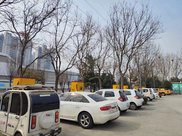 电利来汽车群充充电堆：公路货运电动化转型的机遇与挑战